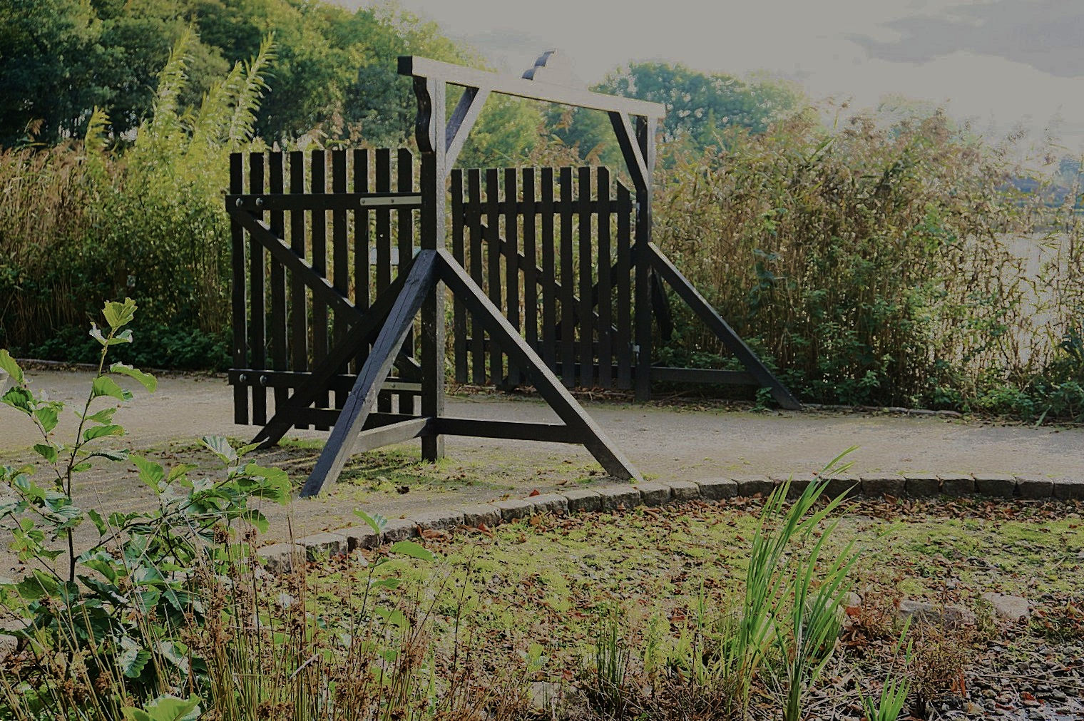 Porten blev lavet til et kulturelt arrangement der hed Kultur & kongelige i 2025, og det er foreløbigt aftalt, at den skal stå i anlægget i 5 år.